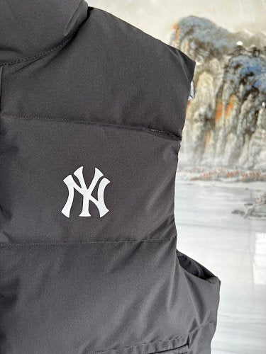 New York Yankees Black Logo Quilted Puffer Vest