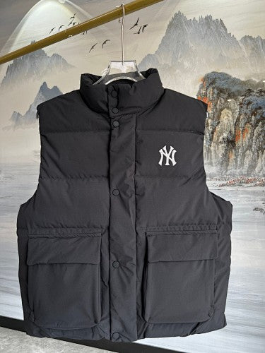 New York Yankees Black Logo Quilted Puffer Vest